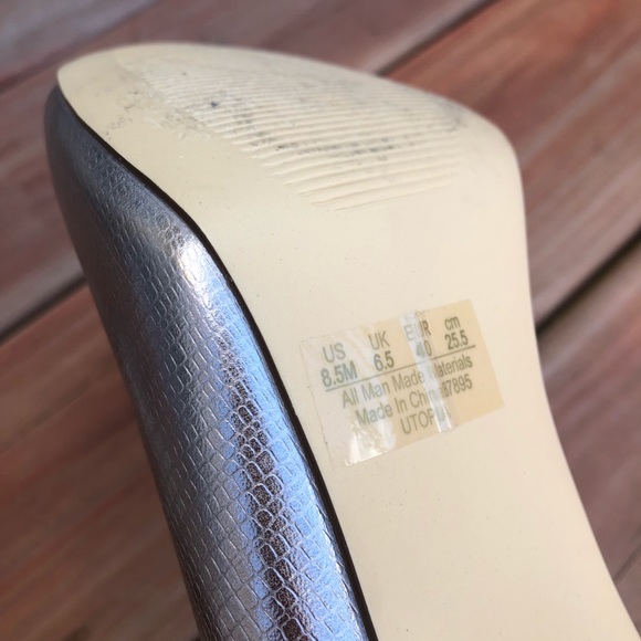 Fergalicious • Utopia Gold Pump 3.5 inch Heels - Picture 8 of 8